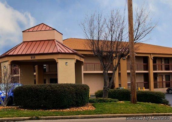Rodeway Inn & Suites Clarksville Exterior photo